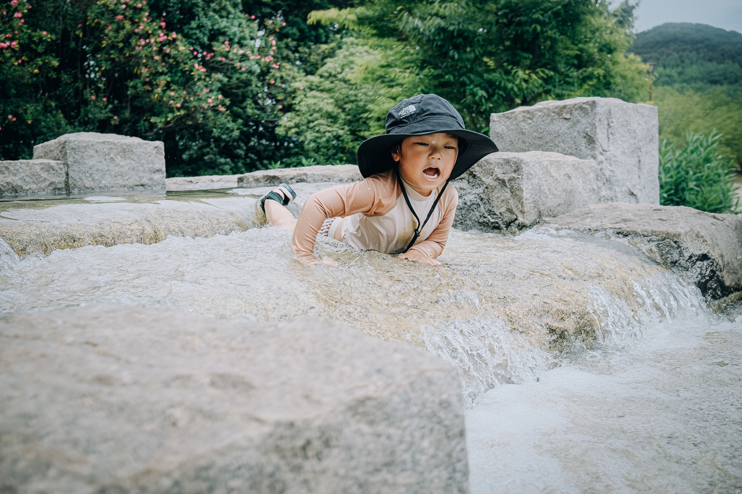 『笠岡 十一番町緑道』でアスレチックと水遊びを楽しみました！
