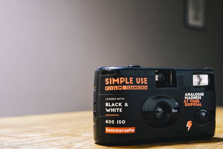 SIMPLE USE FILM CAMERA (レンズ付フィルム) BLACK AND WHITE
