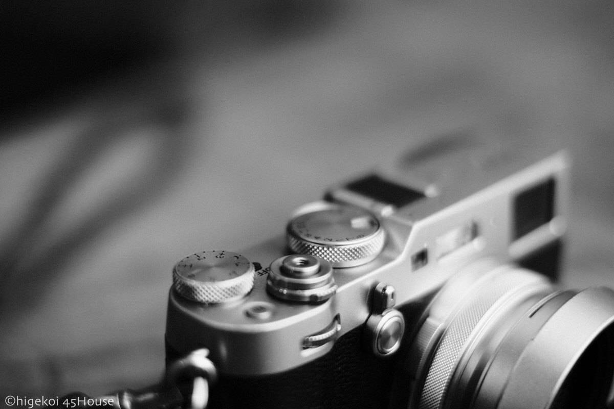 X100F かっこいい モノクロ