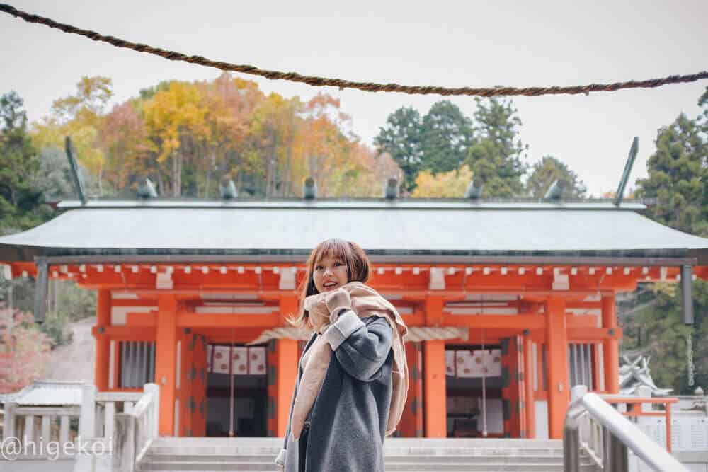 X100Fで撮る色鮮やかな紅葉と神社のコラボ |『八幡神社』